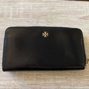 Tory Burch Black Leather Zip Wallet
